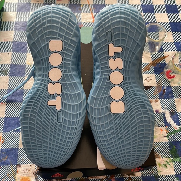 Brand New with box.  Adidas any gender Never worn fashionable athletic shoes - Picture 4 of 9